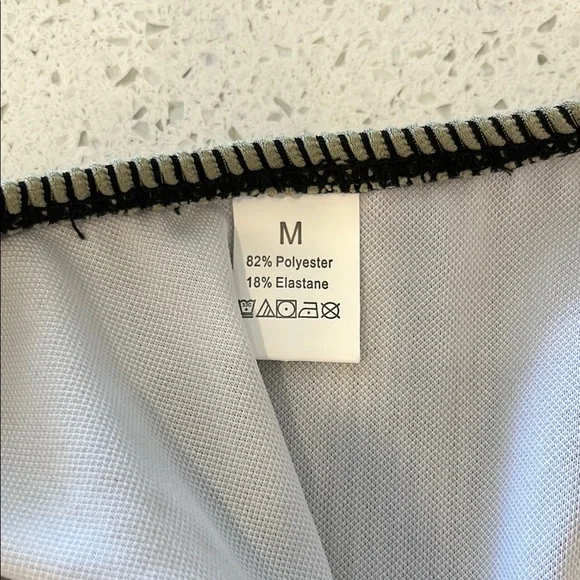 Bikini Cheeky High Cut Size Medium NWOT (liner in bottoms) - Picture 9 of 10